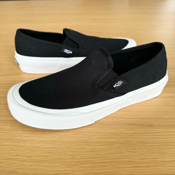 Straye Lenox Slip On Shoes - Picture 2 of 6